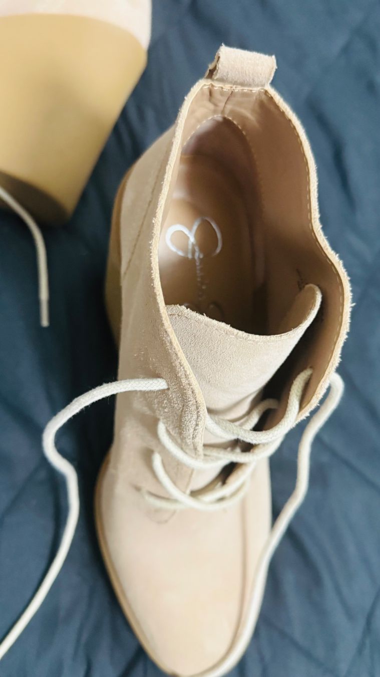 Scarpe da donna: Bottines à lacets et semelle compensée, couleur beige – Nuovo (secondo la descrizione) da Avry-sur-Matran venduto da Anarda 4