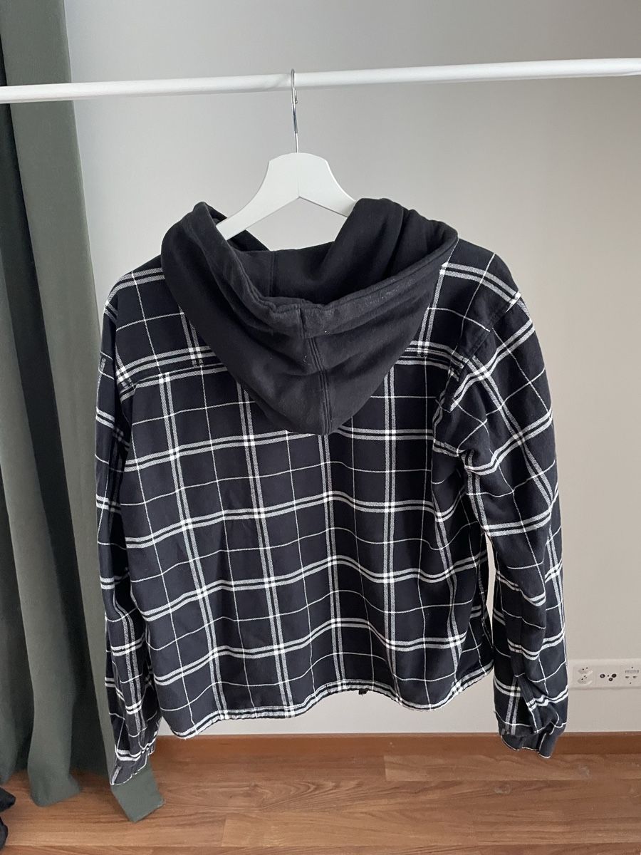 H&M Jacken: Sweatjacke mit Kapuze – Gebraucht aus Erstfeld von _ArimaS_ 1
