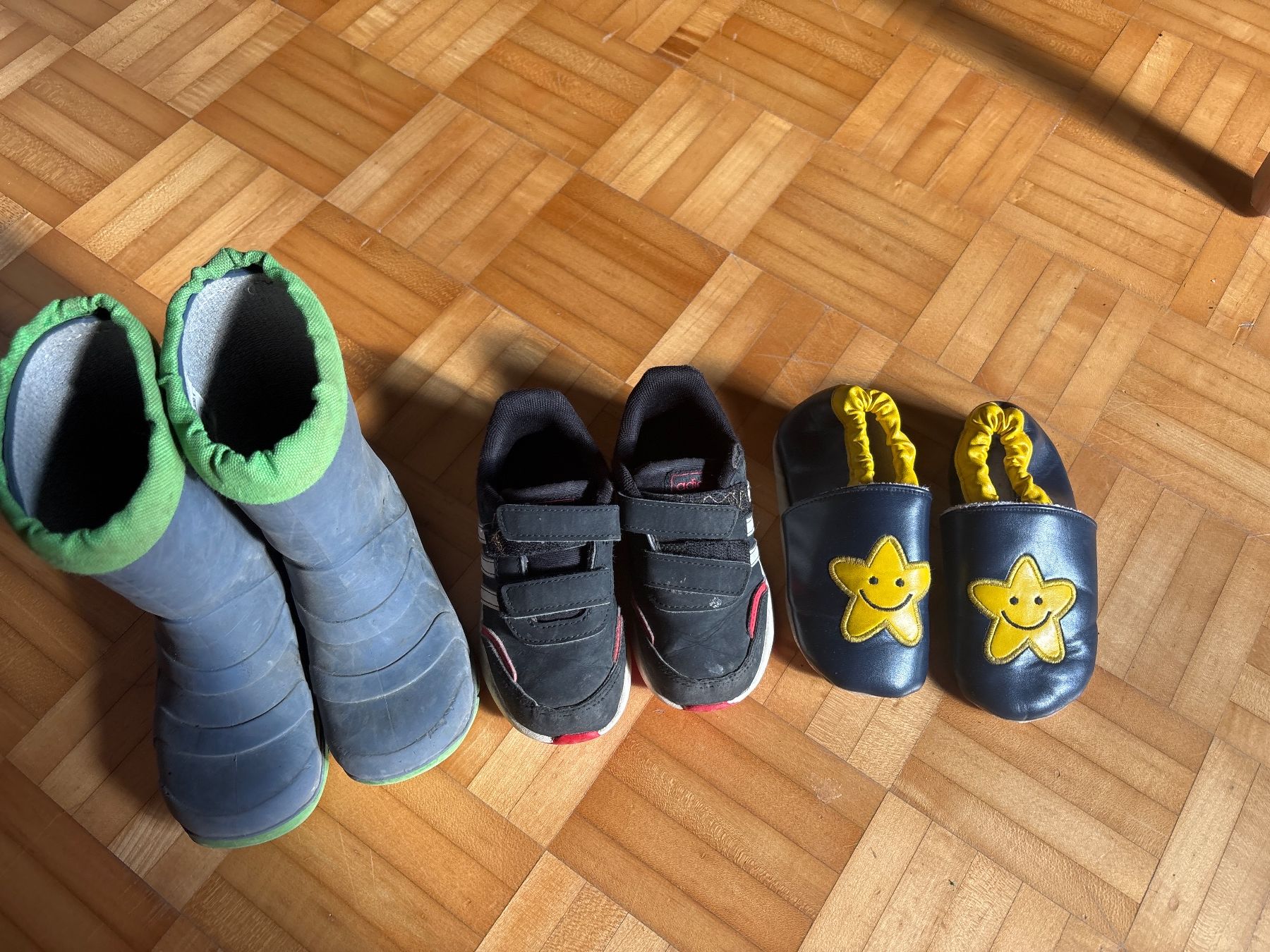 Elefanten Scarpe da uomo: Lot de 3 paires chaussures 25 – Usato da Lajoux JU venduto da plise