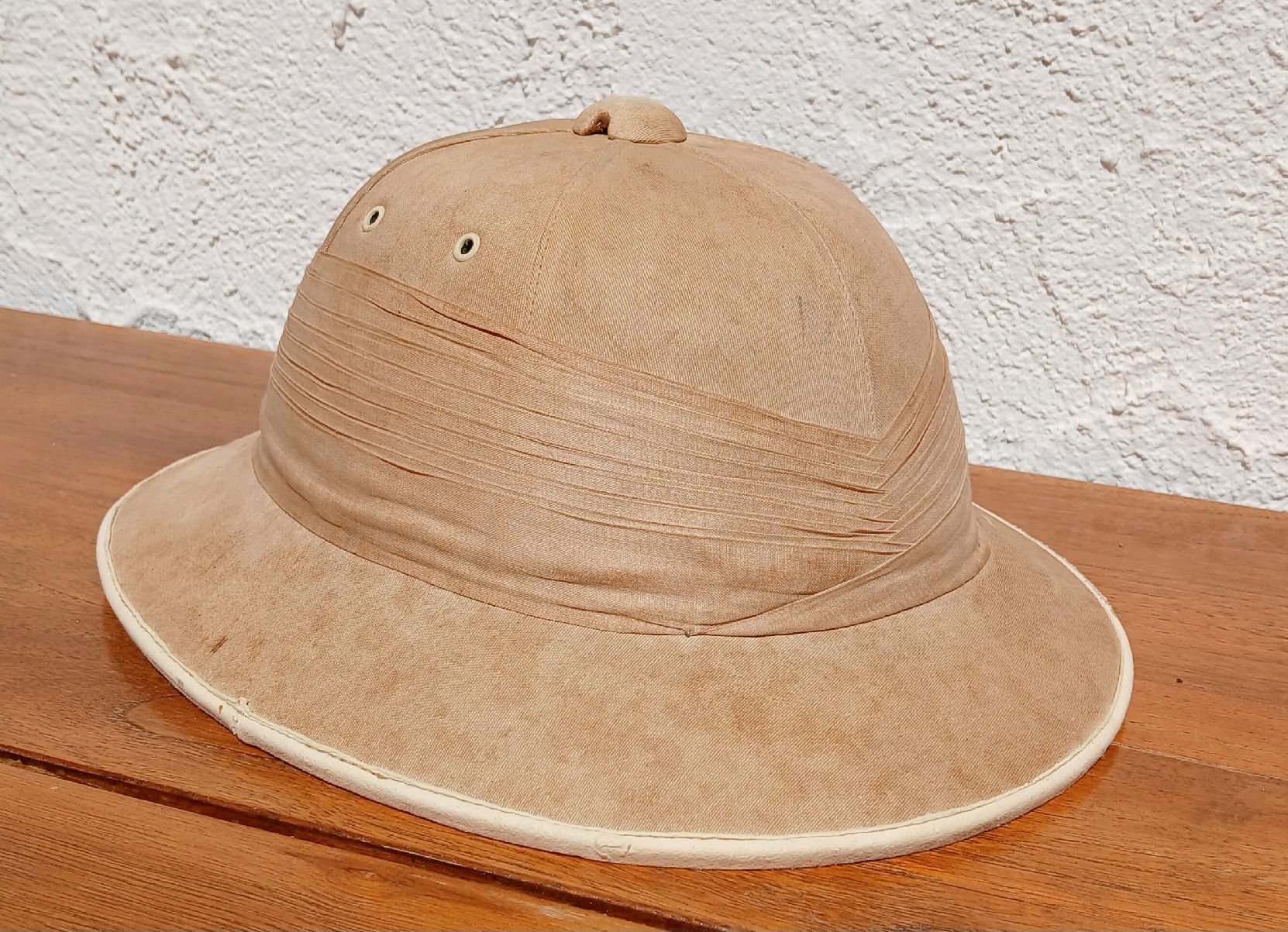 Uniformes & Effets: Casque colonial britannique  – D'occasion à Sciernes-d'Albeuve par Dojo004