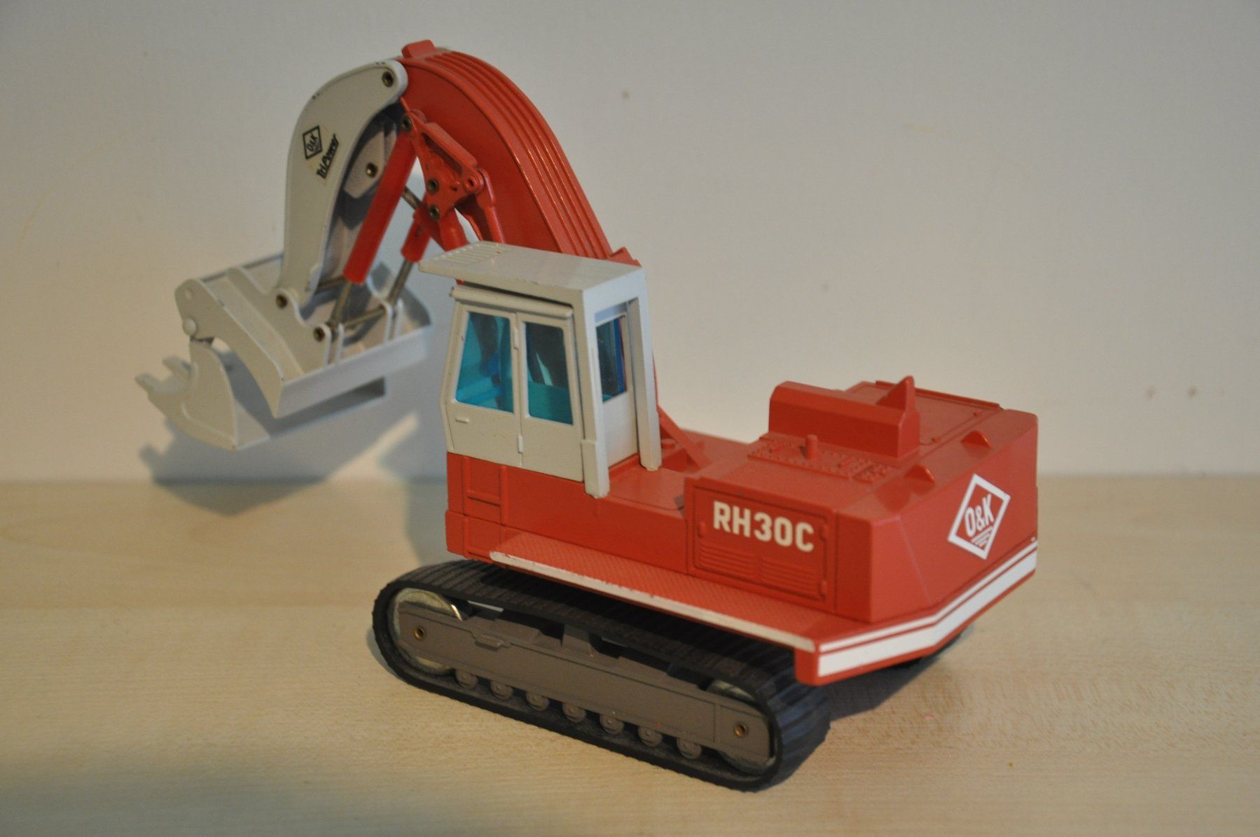 Kit di modellismo & Modellini statici: O&K RH 30 C Raupenbagger – Difettoso da Mitlödi venduto da worker04 1