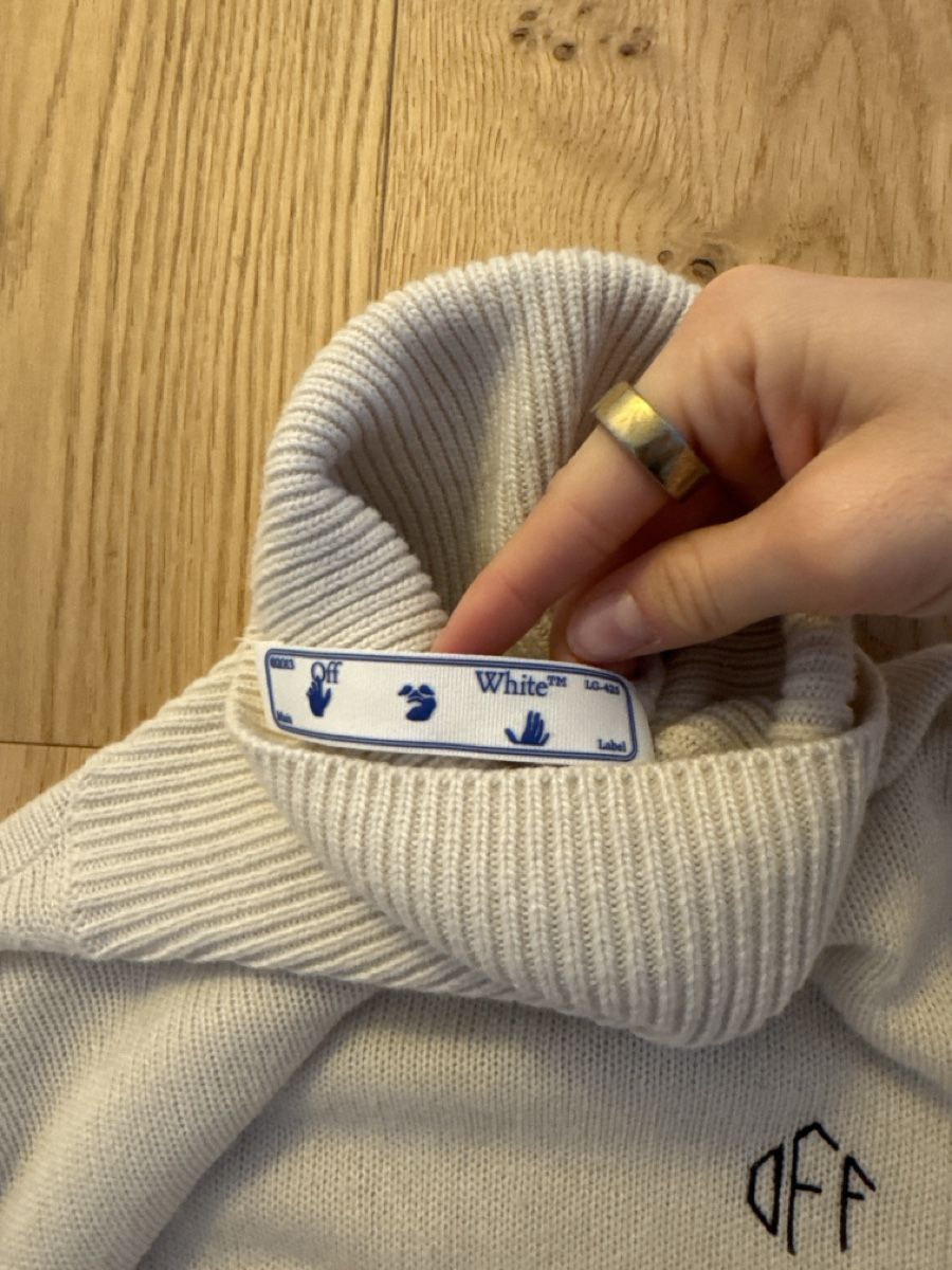 Maglioni & Felpe: Off-White Rollkragenpullover, Beige, Top Zustand – Usato da Staad SG venduto da ha.al 3