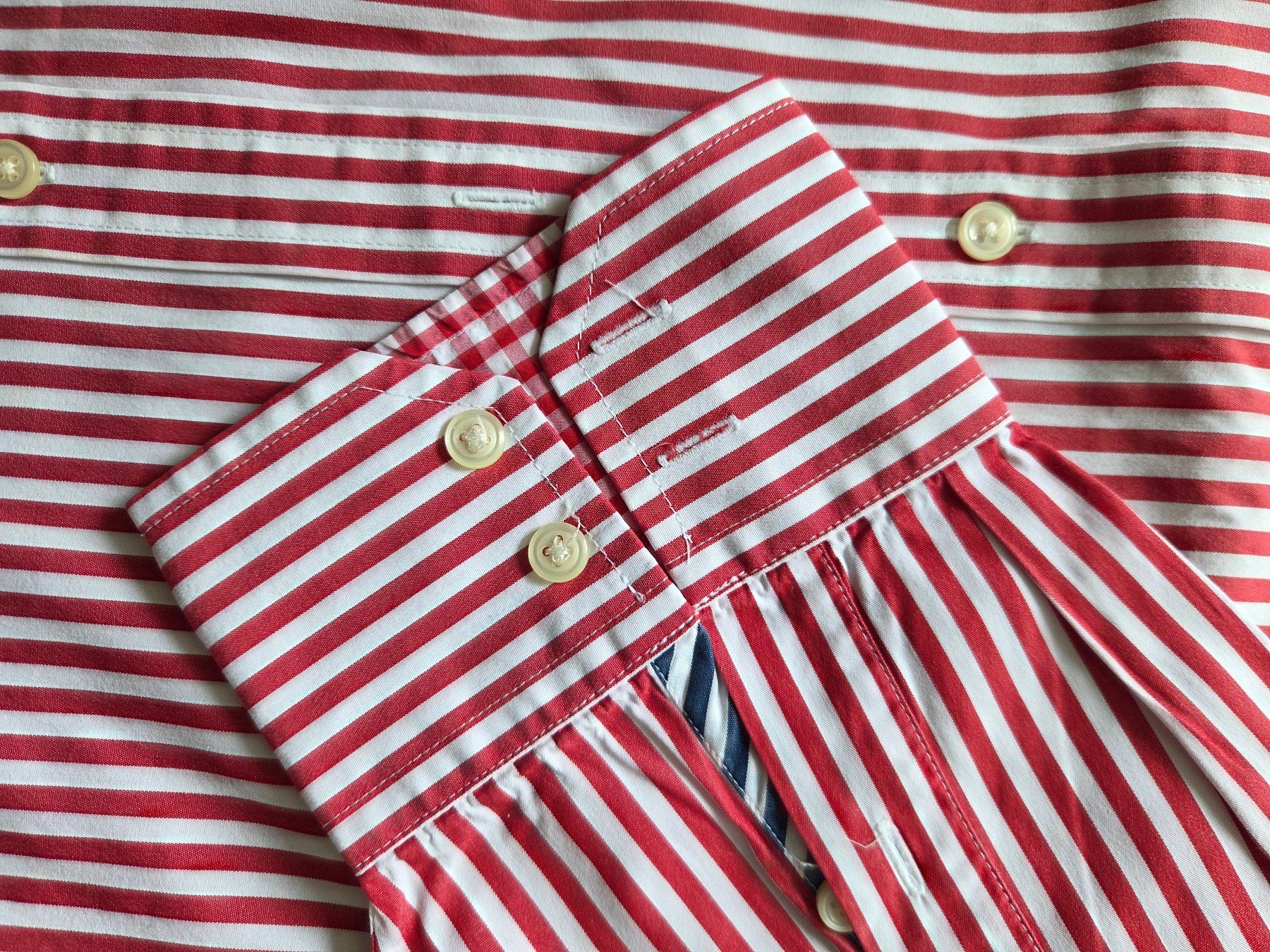 Tommy Hilfiger Hemden: Herrenhemd Tommy Hilfiger, rot-weiss gestreift – Gebraucht aus Küsnacht ZH von cipi01 2