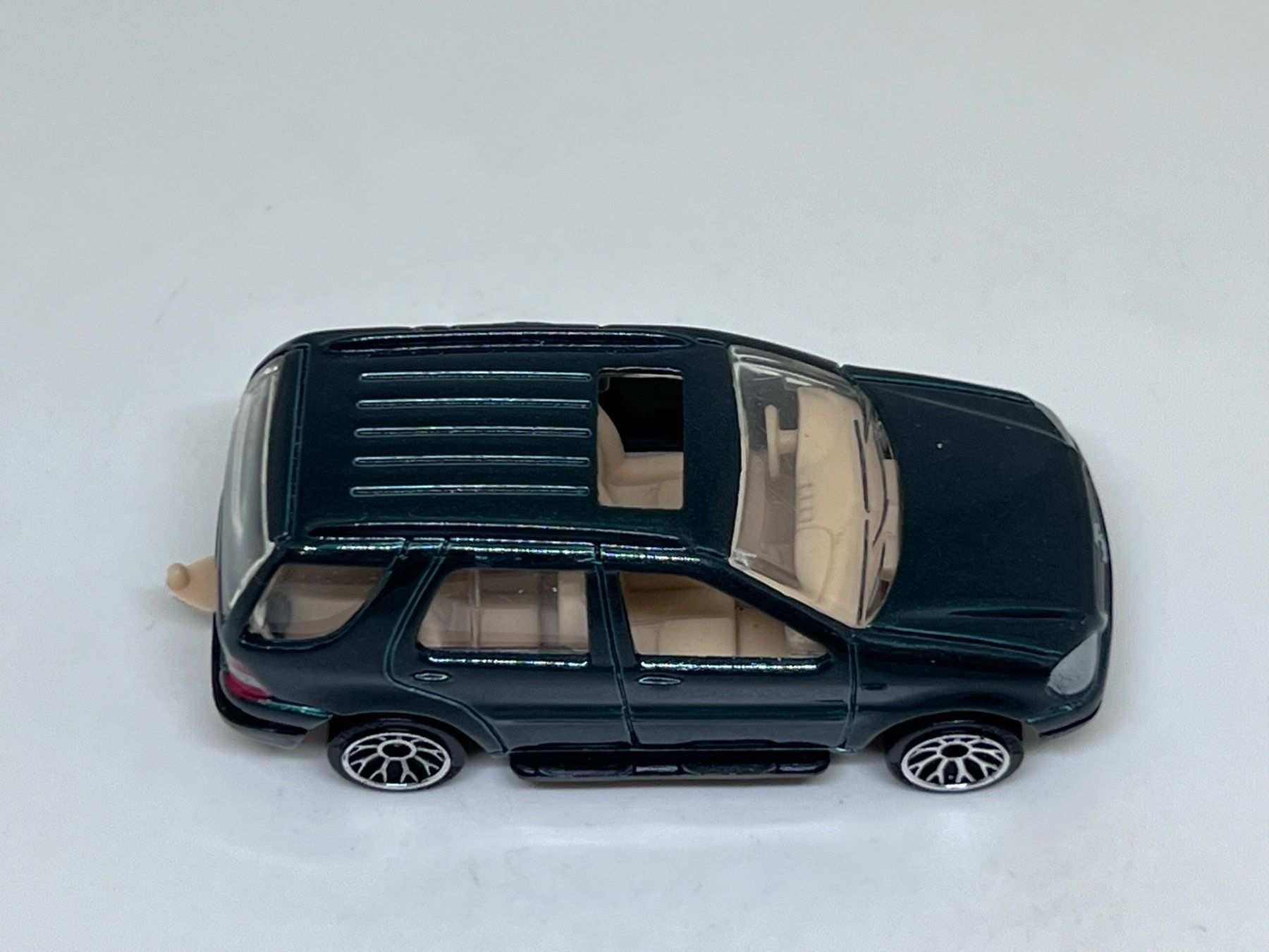 Matchbox Modellini d'auto: Matchbox Mercedes-Benz ML 430 #102 – Usato da Wildegg venduto da LaaBoutique 1