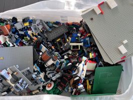 Ca. 11kg Lego in Kartonkiste
