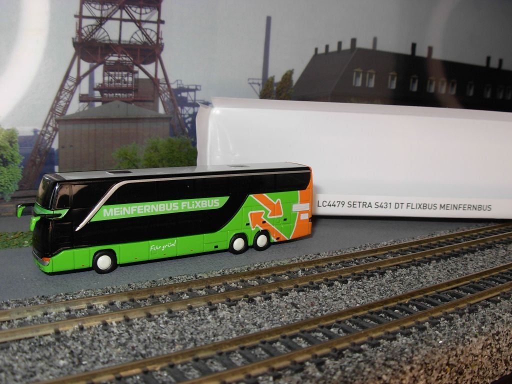 Modellini di ferrovie: N: Flixbus von Minis – Nuovo (secondo la descrizione) da Oberrieden venduto da Hobbyschiff