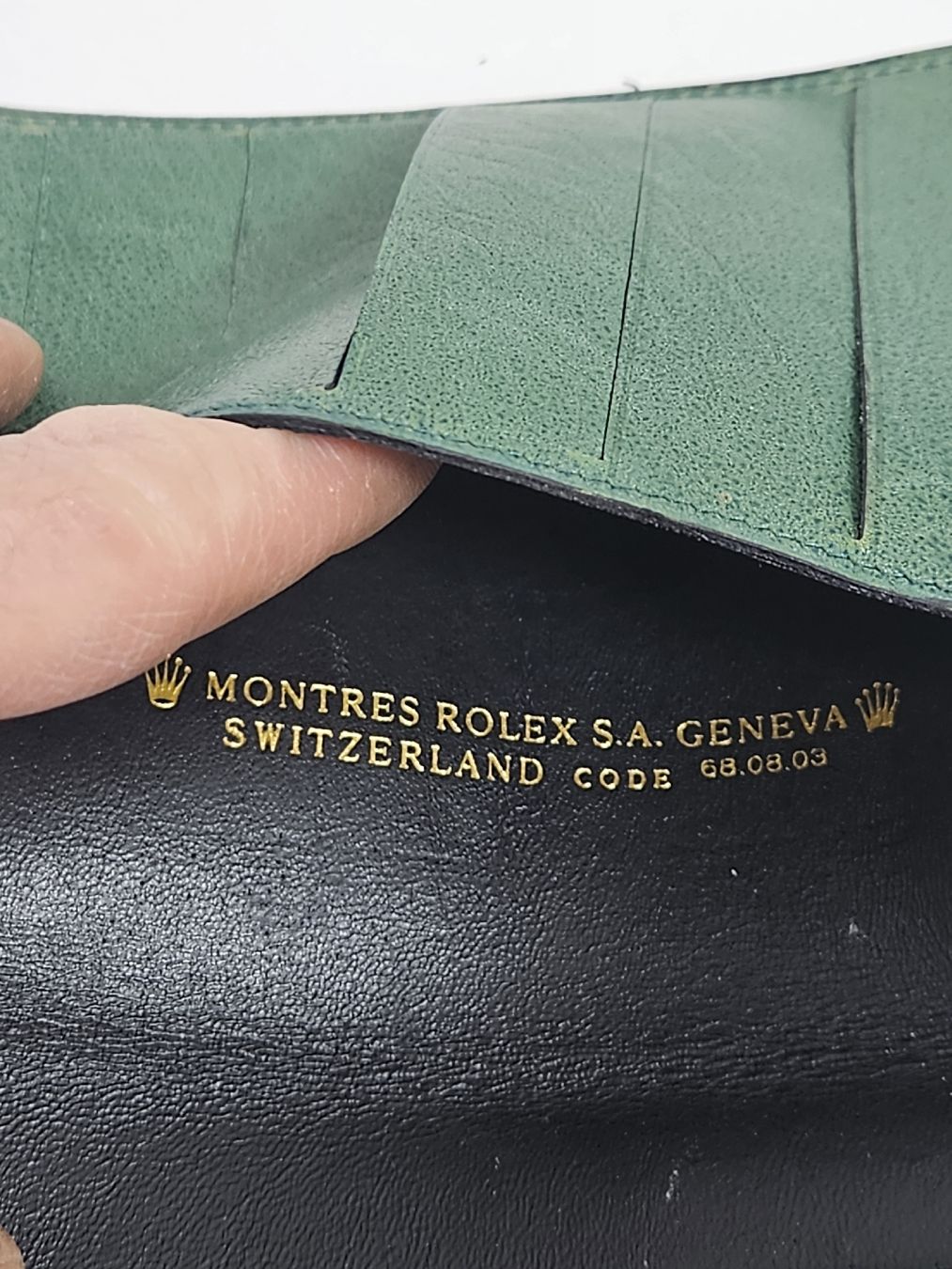 Rolex Uhren: Rolex Reisepasshülle grün Leder Code 68.08.03  – Gebraucht aus Schlieren von Bestleo 4