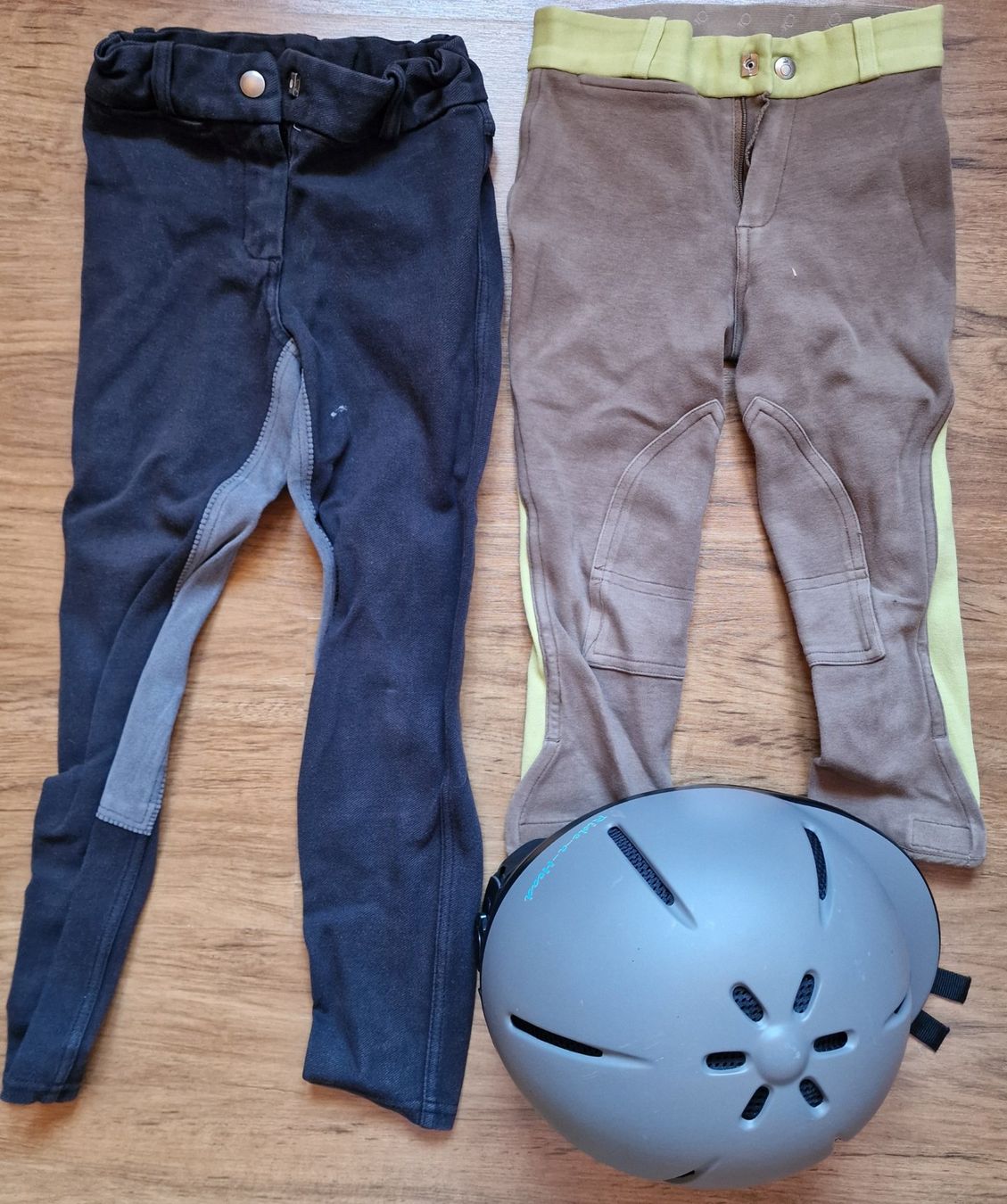 Caschi: Reithelm Grösse 48-52 + Reithose Grösse 116 – Usato da Zürich venduto da businessman80
