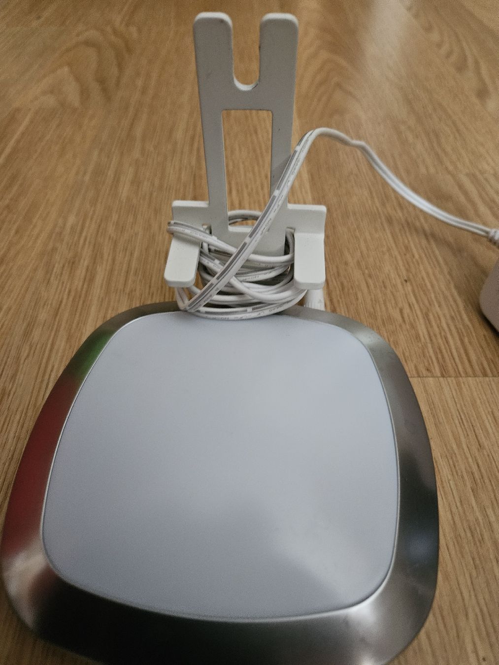 Sonos Casse acustiche: Sonos - Flexson Play 1 Ständer mit Licht in weiß mit USB – Usato da Sempach Station venduto da SwissRolli 1