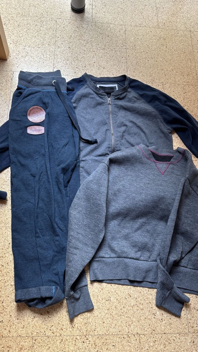 Lotti di vestiti: Kleiderpaket: bequem und warm – Usato da Roggwil BE venduto da R.. 1