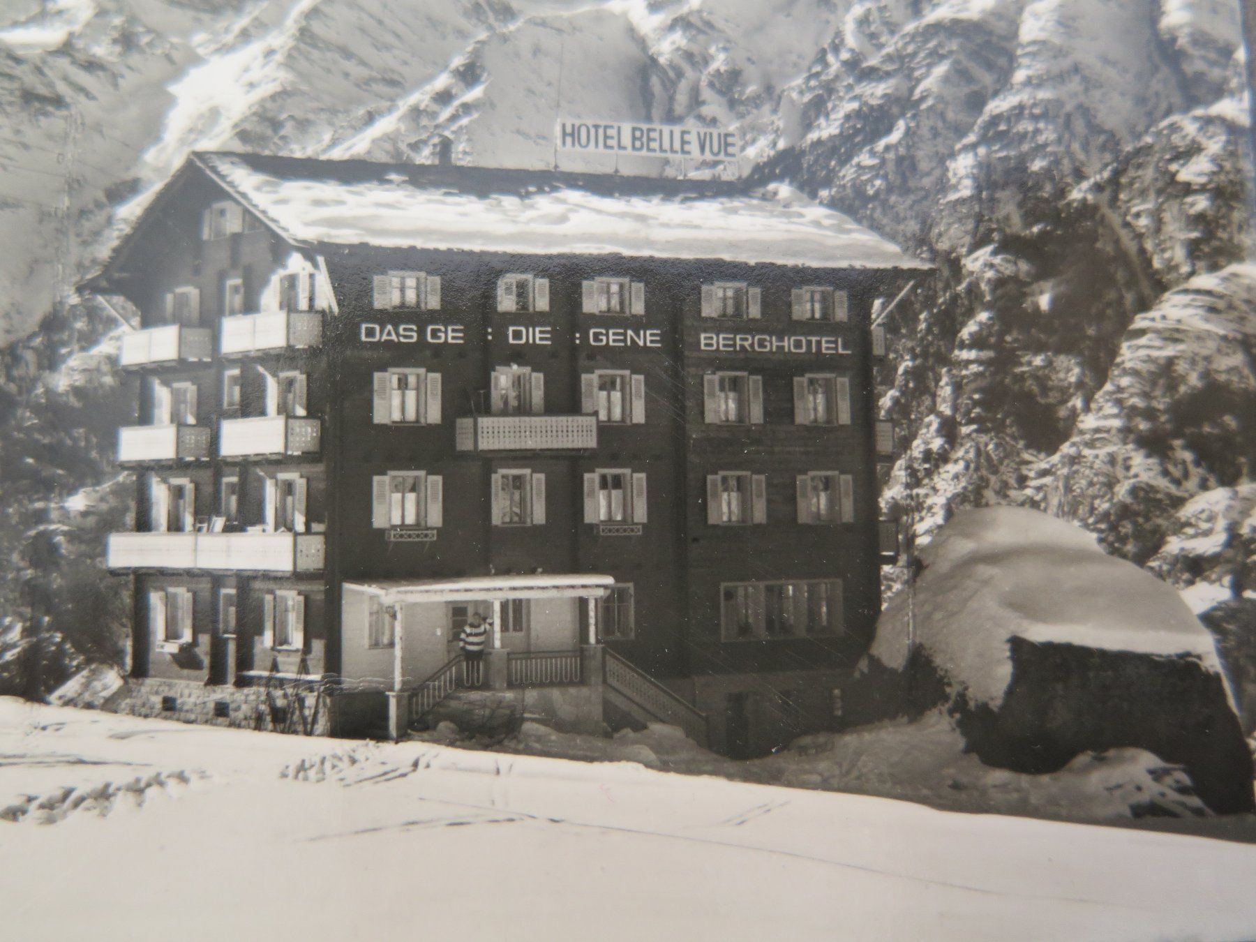 Cartoline postali: GRÄCHEN - HOTEL VELLEVUE - NEUJAHRSKÄRTCHEN - SELTEN!! – Usato da Wittenbach venduto da lipasal 1
