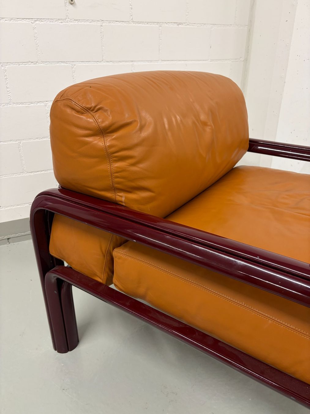 Sessel: Gae Aulenti, Fauteuil Bordeaux – Gebraucht aus Zürich von less_more 1