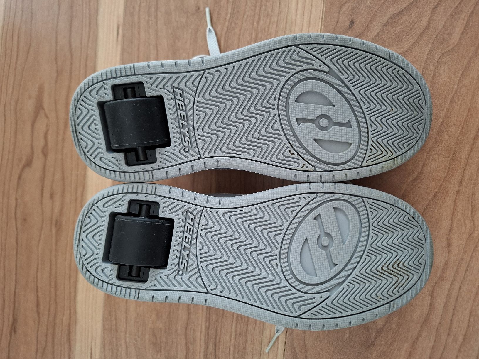 Patins à roul. & inline: Heelys Turnschuhe mit Rollen – D'occasion à Ehrendingen par coba75 3