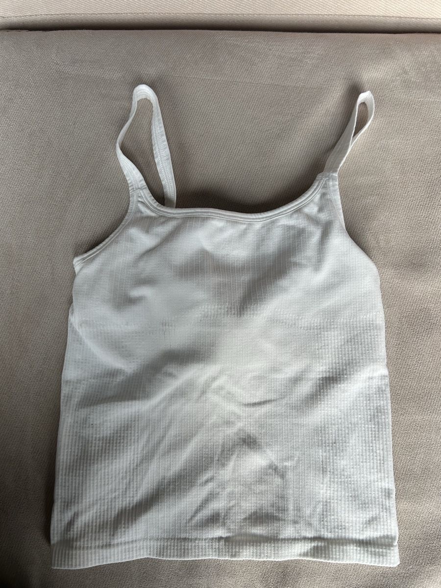 Lululemon Tops: Lululemon top – D'occasion à Herrliberg par sof_rk7l