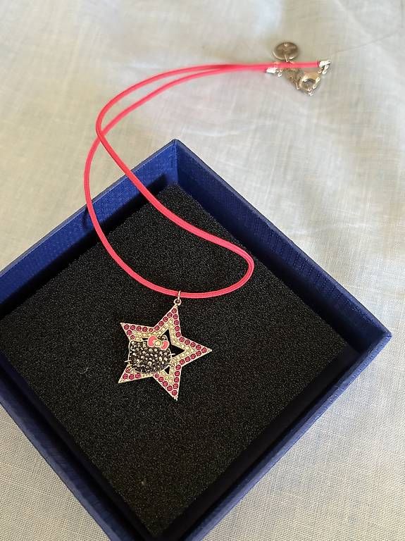 Swarovski Colliers: Collana Swarowski Hello Kitty – D'occasion à Novazzano par jen_hx8j