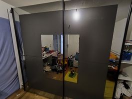 Kleiderschrank 
