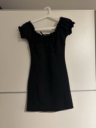 schwarzes Minikleid