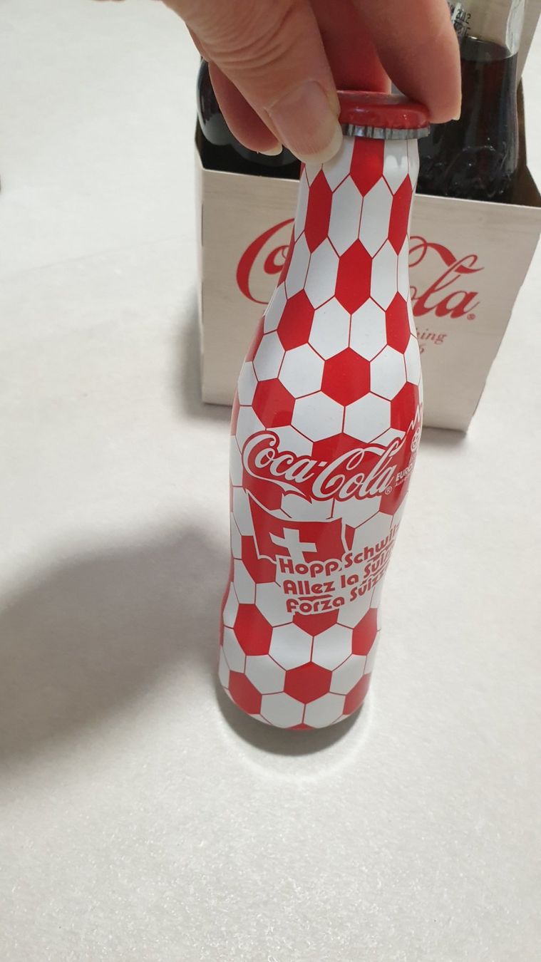 Coca-Cola Bottiglie: Coca-Cola Flasche - Hoop Schwiizz – Usato da Killwangen venduto da qsu_zdj8