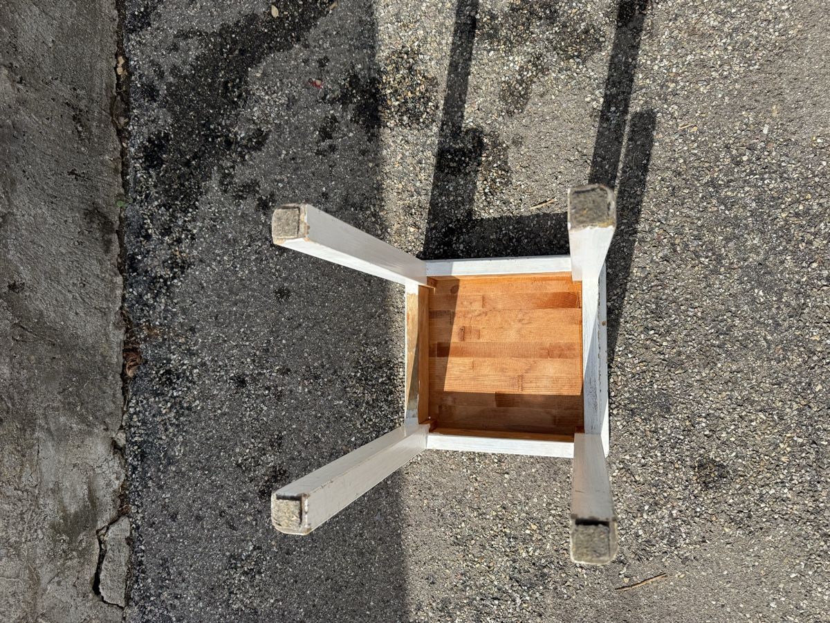 Tabourets: Petit tabouret blanc bois état usagé – D'occasion à la Chaux-de-Fonds par Ssuissse.ch 3
