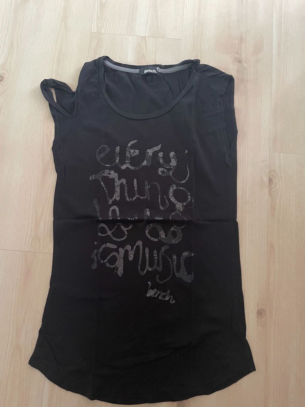 T-shirt: Bench Shirt – Usato da Rheineck venduto da Princessaitaliana