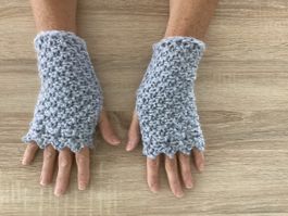 Handwärmer aus Wolle handgestrickt