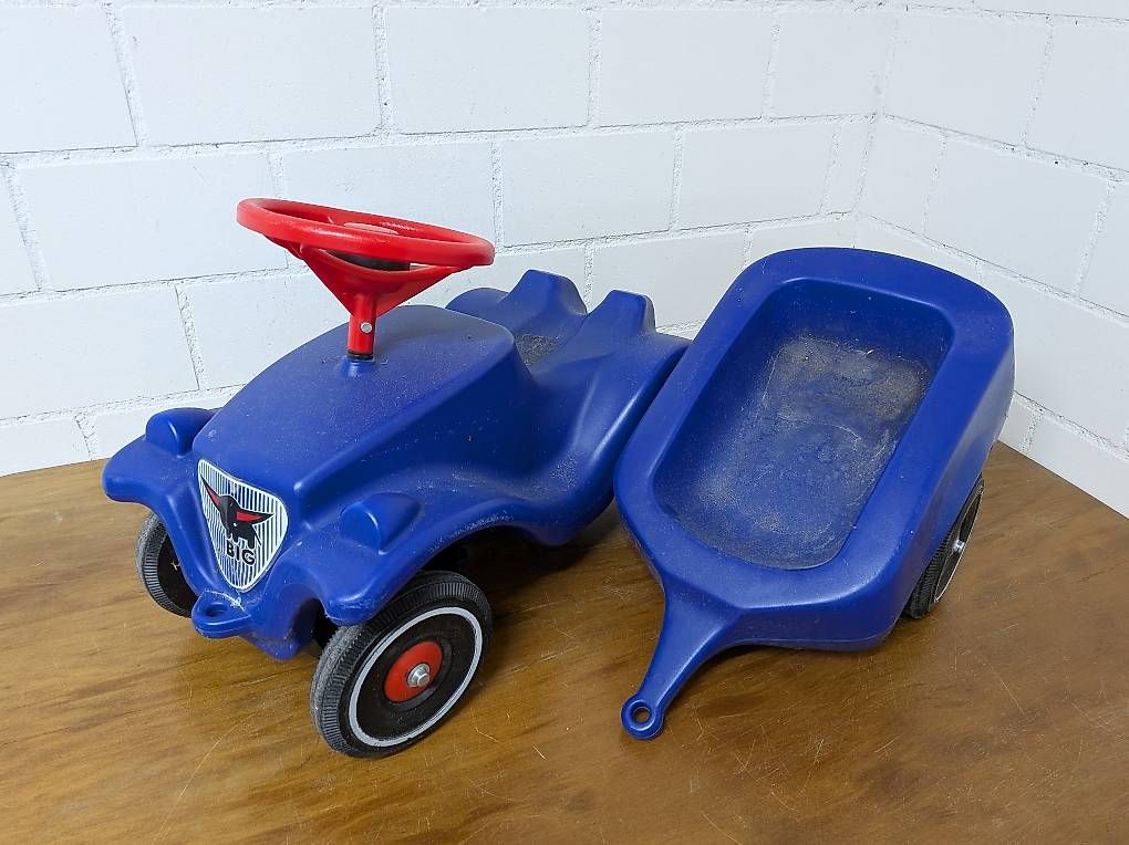 Véhicules pour enfants: Bobby Car blau mit Anhänger BBIG – D'occasion à Lüsslingen par koh_mjy6