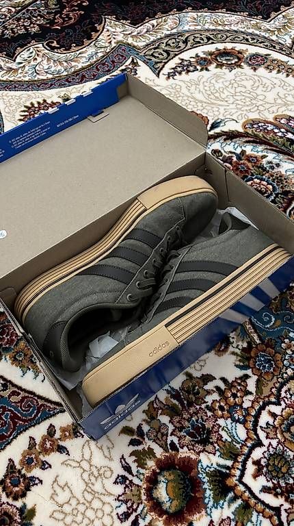 Adidas Scarpe da uomo: Adidas Schuhe olive (44 2/3) – Usato da Zürich venduto da lupolupo