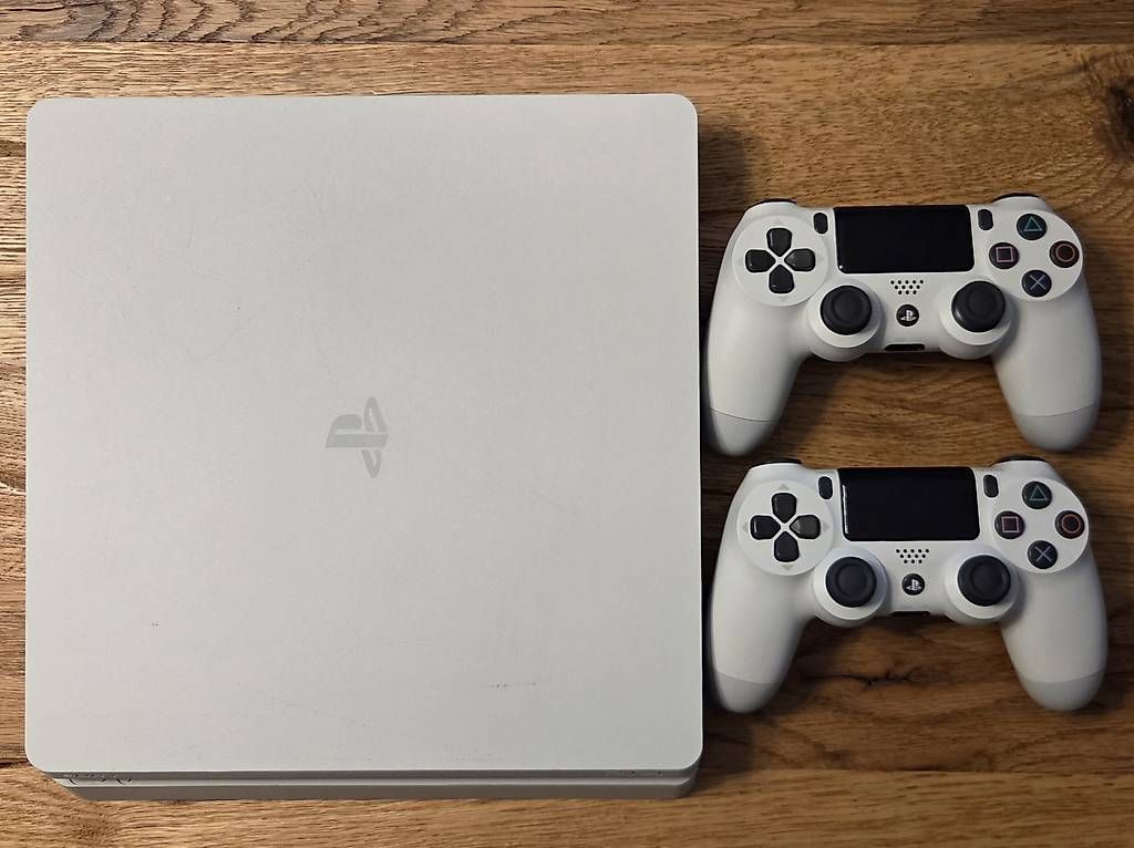 Console: PS4 Slim 500 GB weiss + 2 Controller + 2 Spiele – Usato da Müntschemier venduto da jae_dom 2