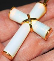 Anhänger L-9501 – Opalith Kreuz 4,5x3cm goldig
