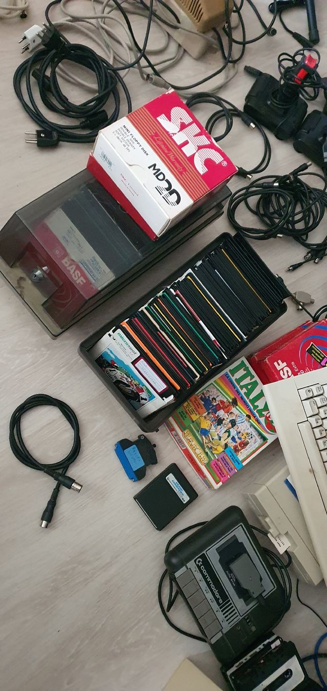 Commodore PC: Commodore 64 Zubehoer Konvolut gute Zustand – Usato da Muri AG venduto da Jeromia 2