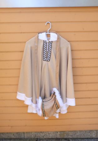 Fasnachtskostüm Eskimo Poncho mit Tasche & Handschuhe