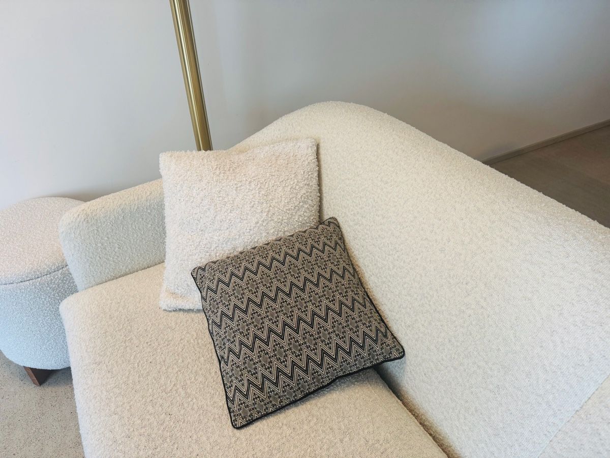 Maisons du monde Sofas: Maison du monde sofa, divano, couch bouclé – Gebraucht aus Zürich von mil_tg8p 4