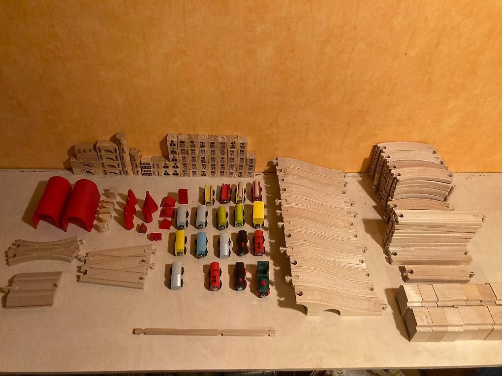 Kit di costruzioni: Grand circuit train en bois Ikéa avec accessoires – Usato da Belmont-sur-Yverdon venduto da Manu1112
