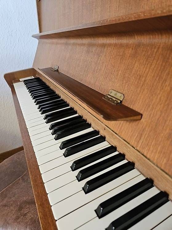 Strumenti musicali: Piano droit Petrof P100 avec siège – Usato da Cheseaux venduto da 19j_h9pw 2