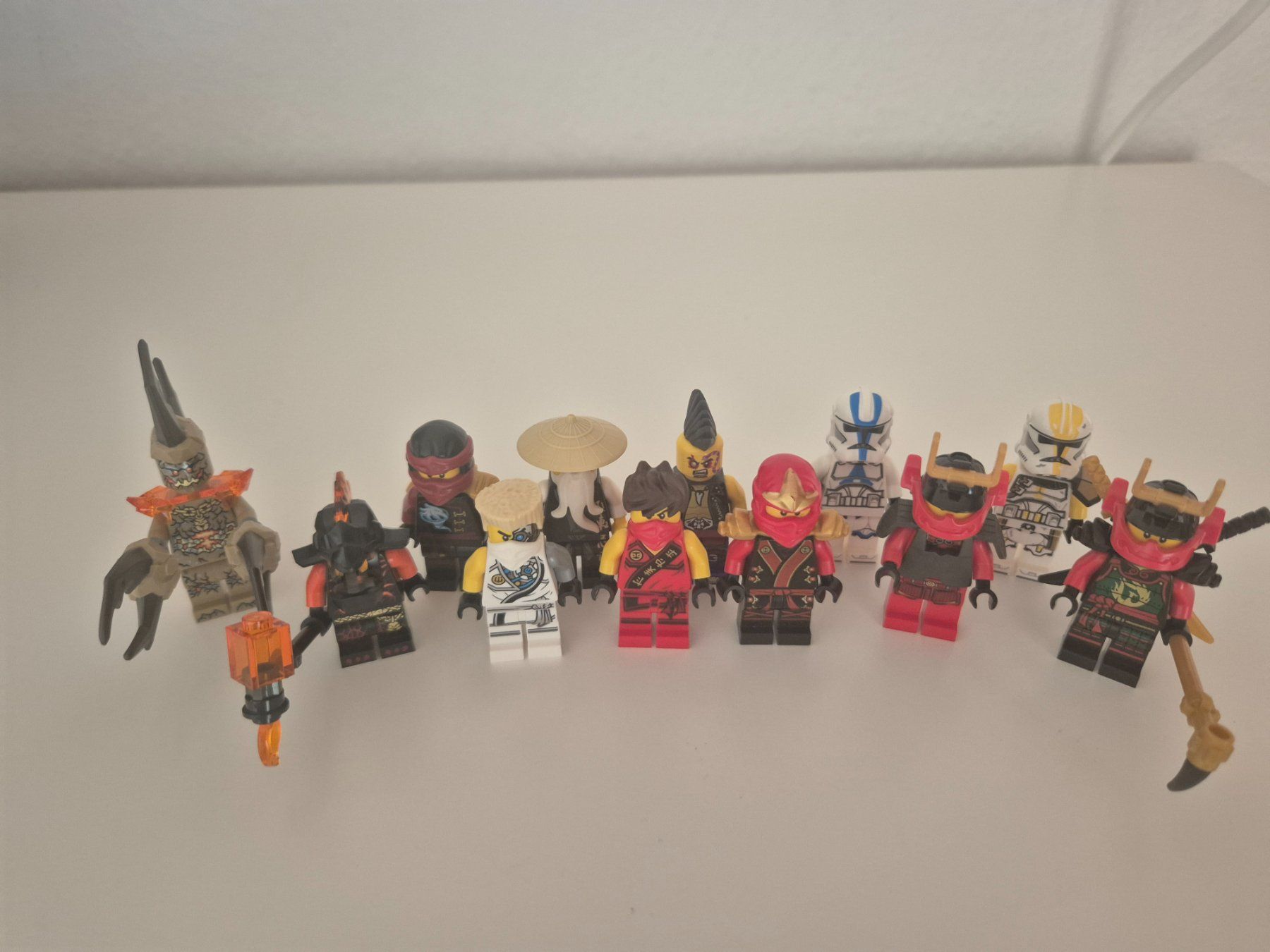 Lego Statuette: Lego Ninjago/ Starwars Minifiguren – Usato da Neuenhof venduto da Alex5432. 1