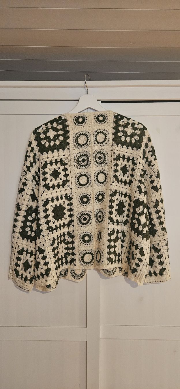Giacche: gehäckelte Jacke Beige/ Olivegrün – Usato da Hüttlingen venduto da Thurgi85 2