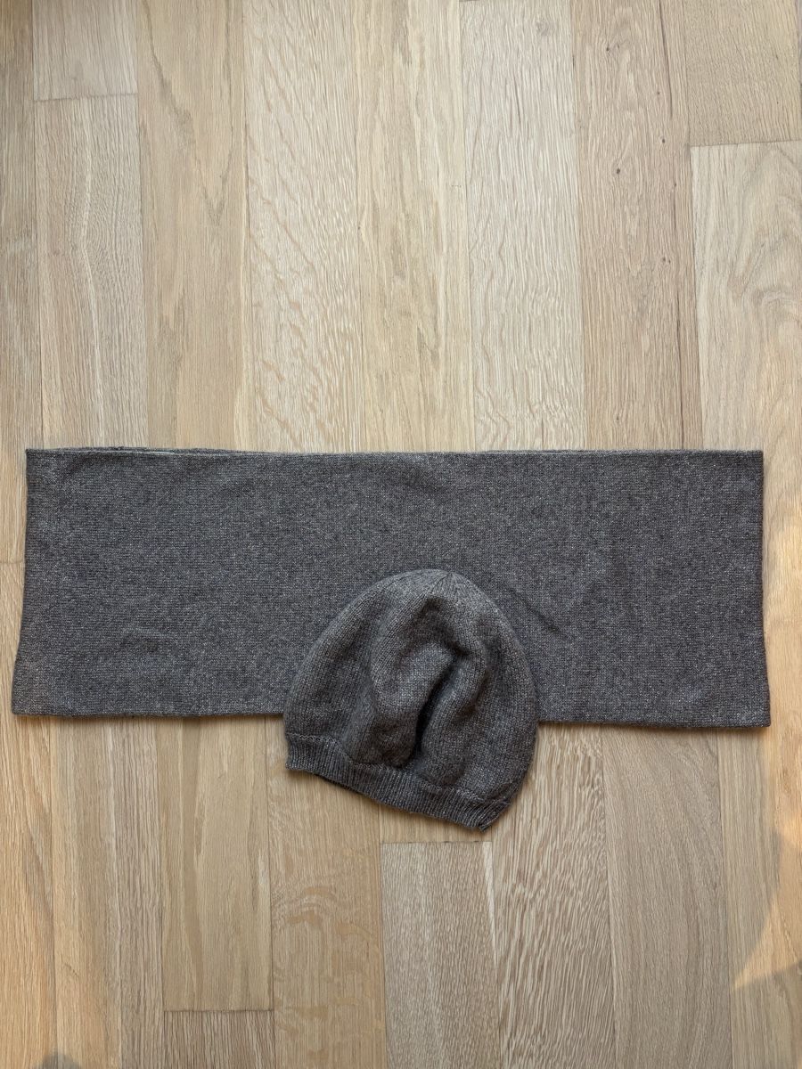 Copricapi, berretti & cappellini: Set Loop und Mütze beige mit Glizterfaden – Usato da Gwatt (Thun) venduto da Bioethanol01