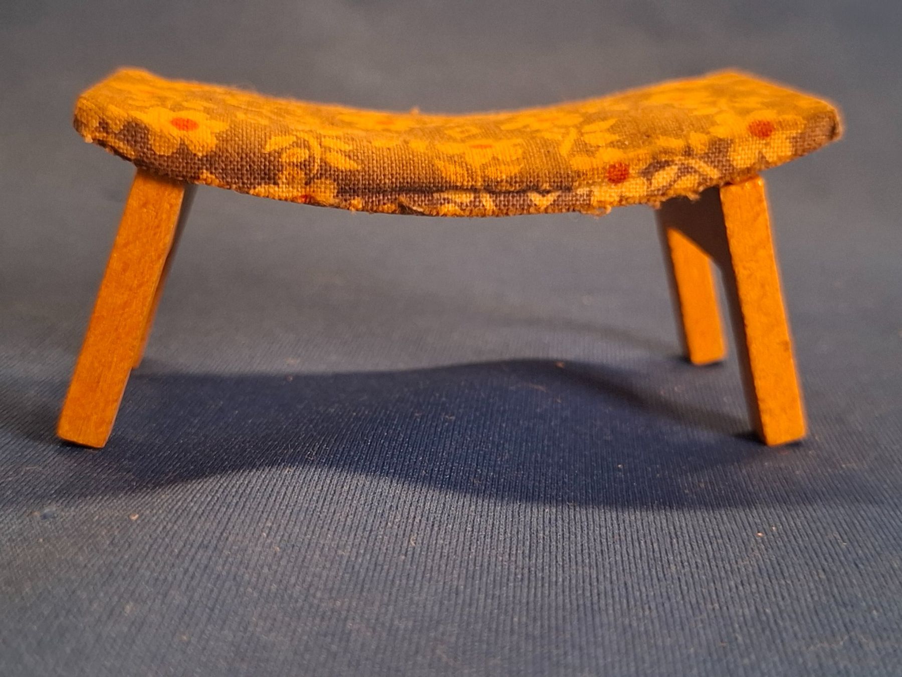 Case e mobili per bambole: Puppenhaus Vintage Hocker 1960er – Usato da Schlieren venduto da Svenja7 4