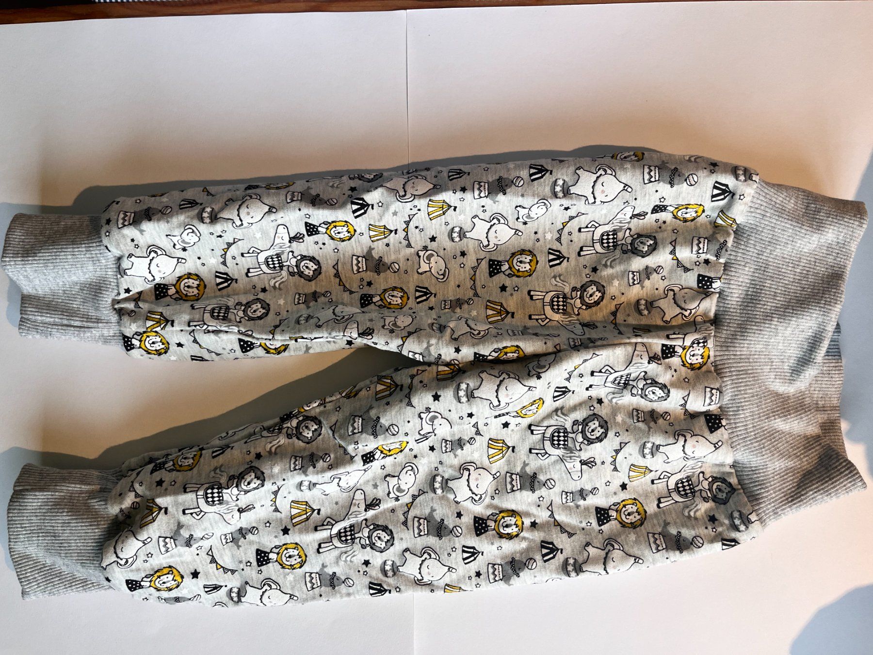Hosen: 1 Kinderhose selbst genäht – Neu und originalverpackt aus Büsserach von bor_s88m