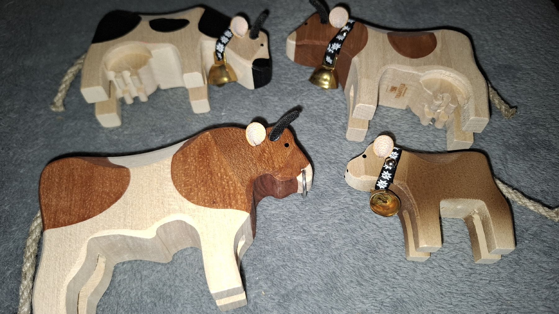 Trauffer Spielzeuge: 4 er Set Trauffer Holzkühe – Neu (gemäss Beschreibung) aus Nesselnbach von Cyberbob2 1