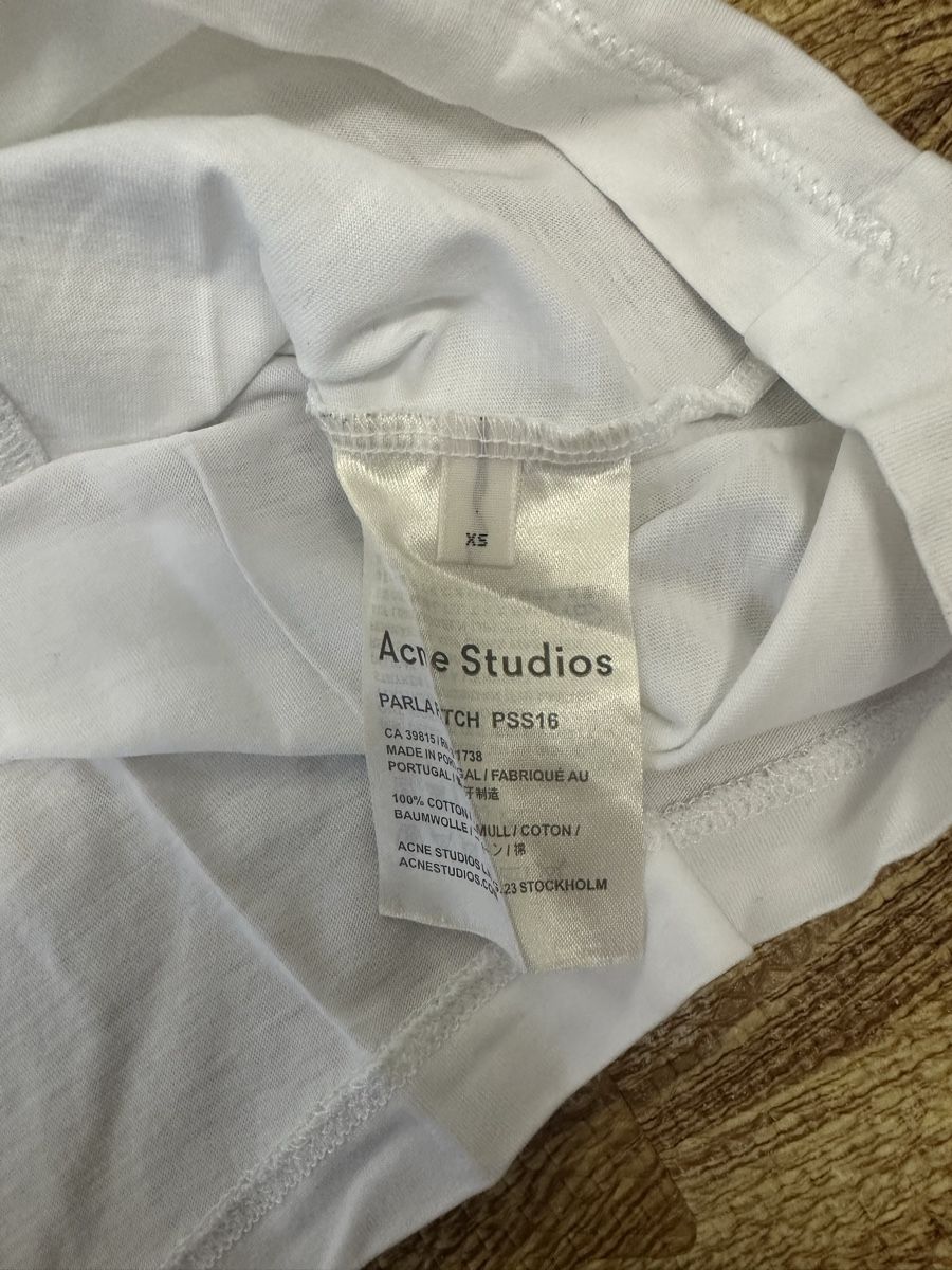 Acne Studios T-Shirts: Acne Studios Top – Gebraucht aus Buochs von zukkias 2