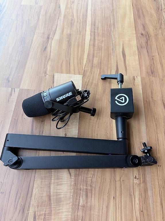 Microfoni: Micro Shure MV7 & Bras Articulé – Usato da Geneveys-Coffrane venduto da Zorgonaute84