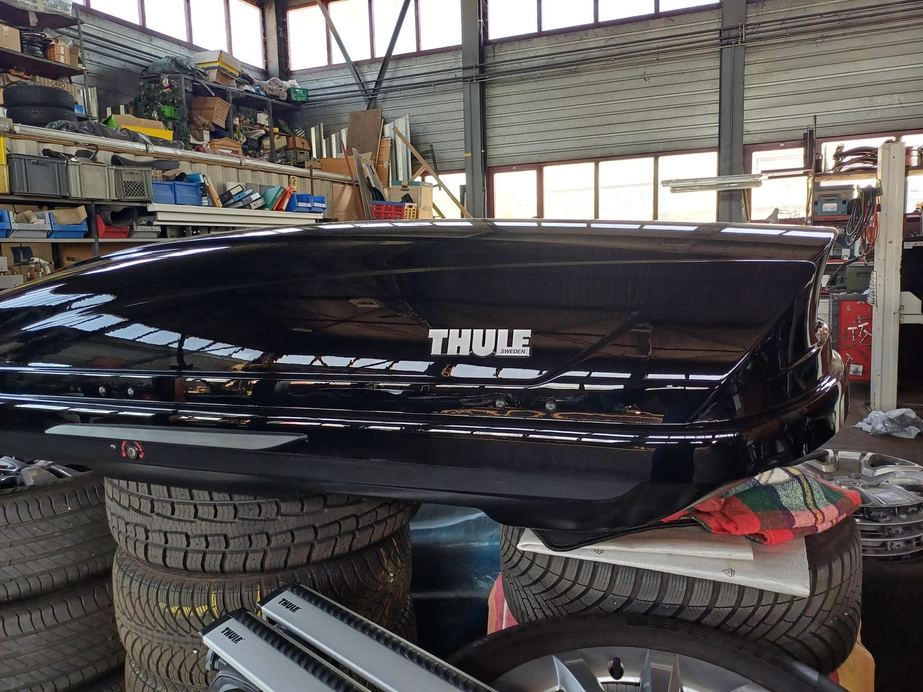 Thule Box da tetto: Thule Motion 800 Dachbox + Dachträger – Usato da Olten venduto da Marsmobil