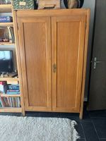 Kleiderschrank aus Holz zweituerig gebrauchter Zustand