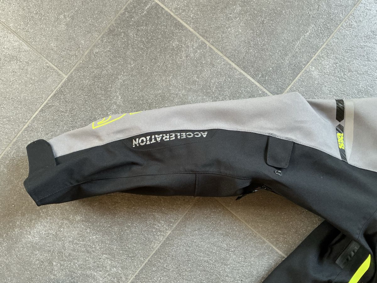 IXS Giacche: Sommer Motorradjacke IXS Neuwertig – Nuovo (secondo la descrizione) da Reisiswil venduto da uleibundgut 2
