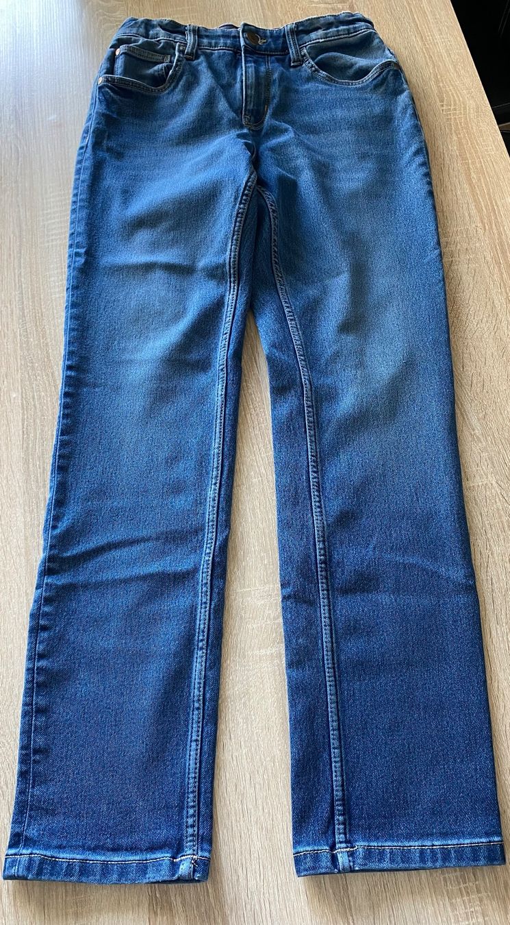 Jeans: STRAIGHT JEANS GRÖSSE 170 – Usato da Basel venduto da gee_c6vd