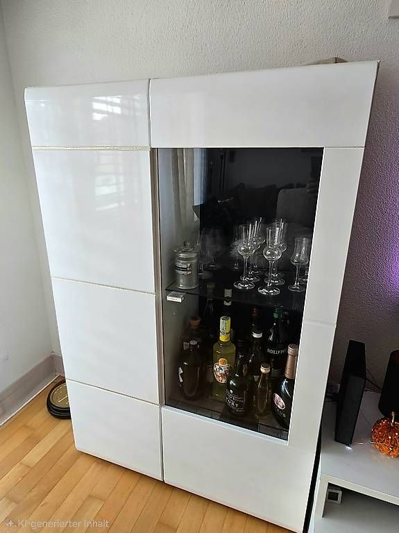 Mobili TV: Moderne weisse Wohnwand  – Usato da Winterthur venduto da cekewi 1