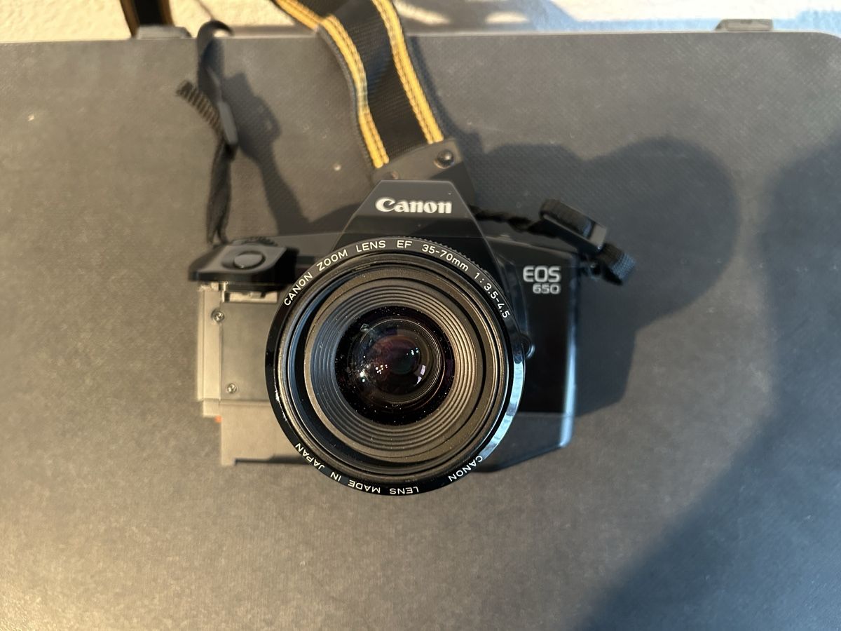 Canon Fotocamera: Canon EOS 650 Analog m. Objektiven 35-70+ 70-210mm – Usato da Urtenen-Schönbühl venduto da tulpenschein 9
