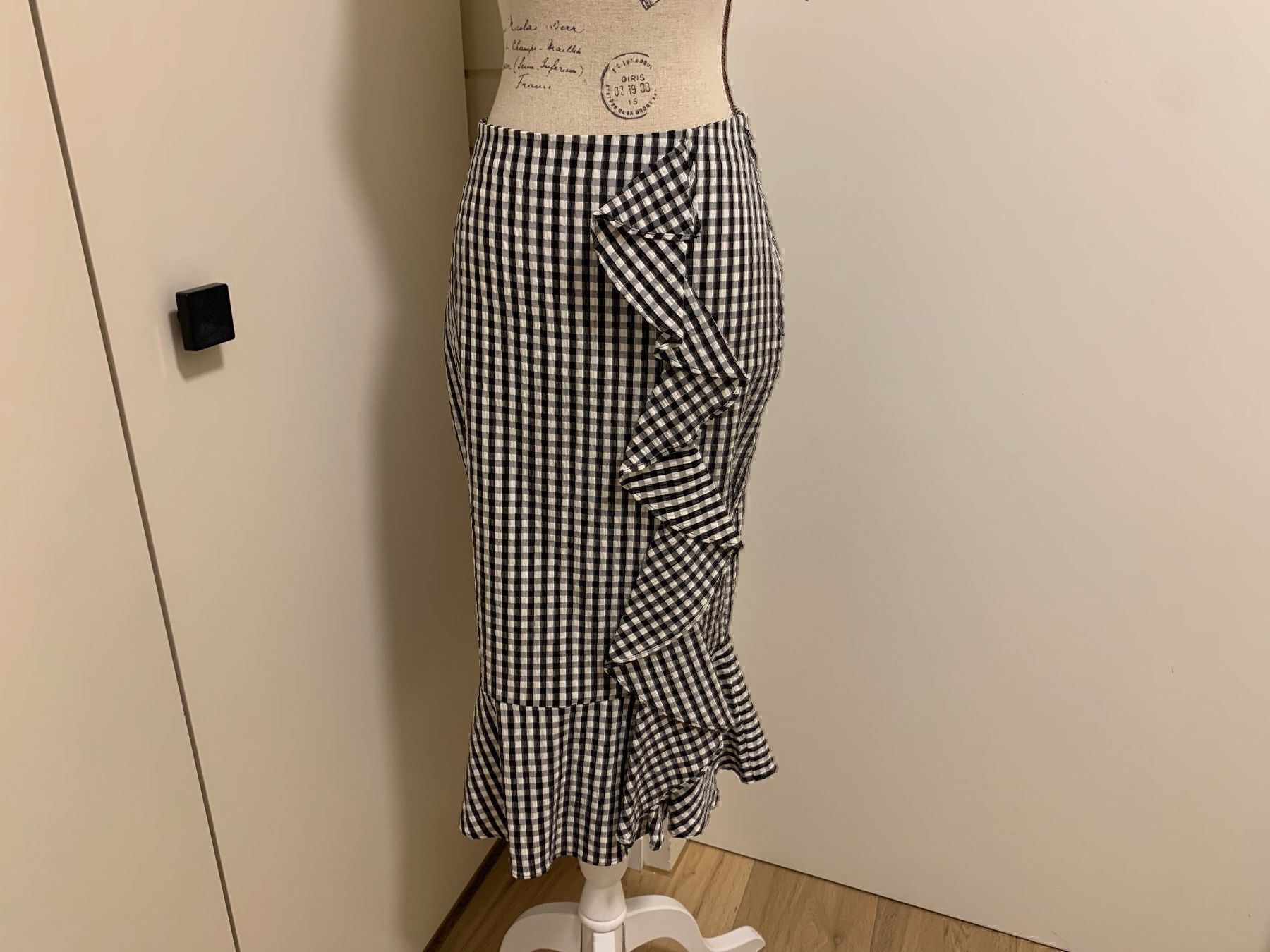 Gonne: Marks & Spencer Jupe weiss/schwarz Gr.36 – Usato da Aarau venduto da Obdulia