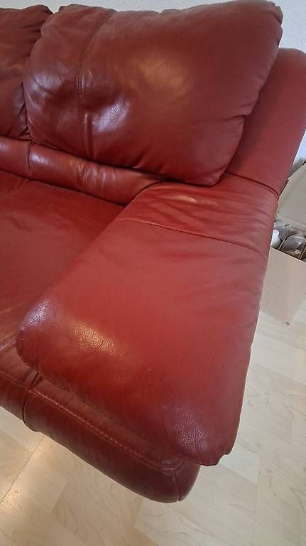 Sofas: Echtleder-Sofa, rot - bequem – D'occasion à Herisau par less_is_more 1